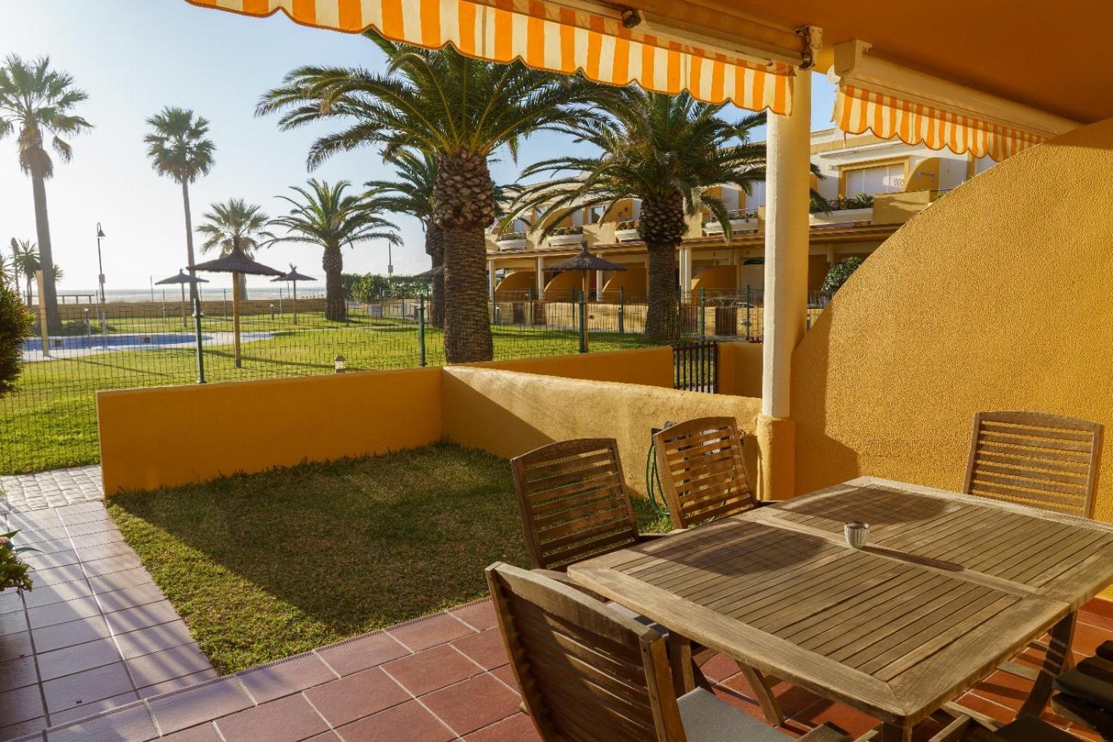 La Tortuga I, encantador apartamento con garaje en primera línea de playa Tarifa Exterior foto